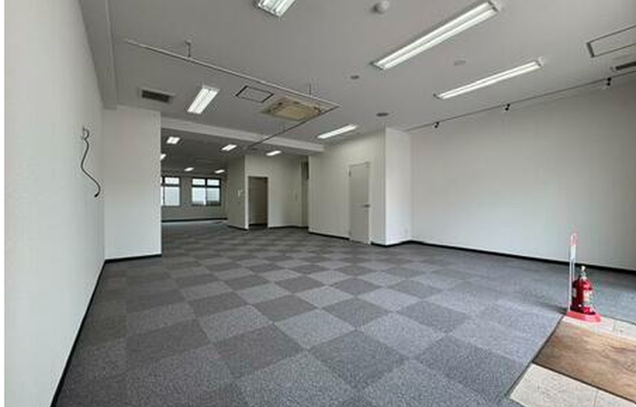 施設内観 広いフロア
